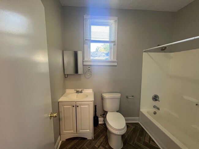 Building Photo - Cozy 3BR/1Ba house with small unfinished basement- LEASING SPECIAL - MOVE IN BY 5/31/2026 AND REC...