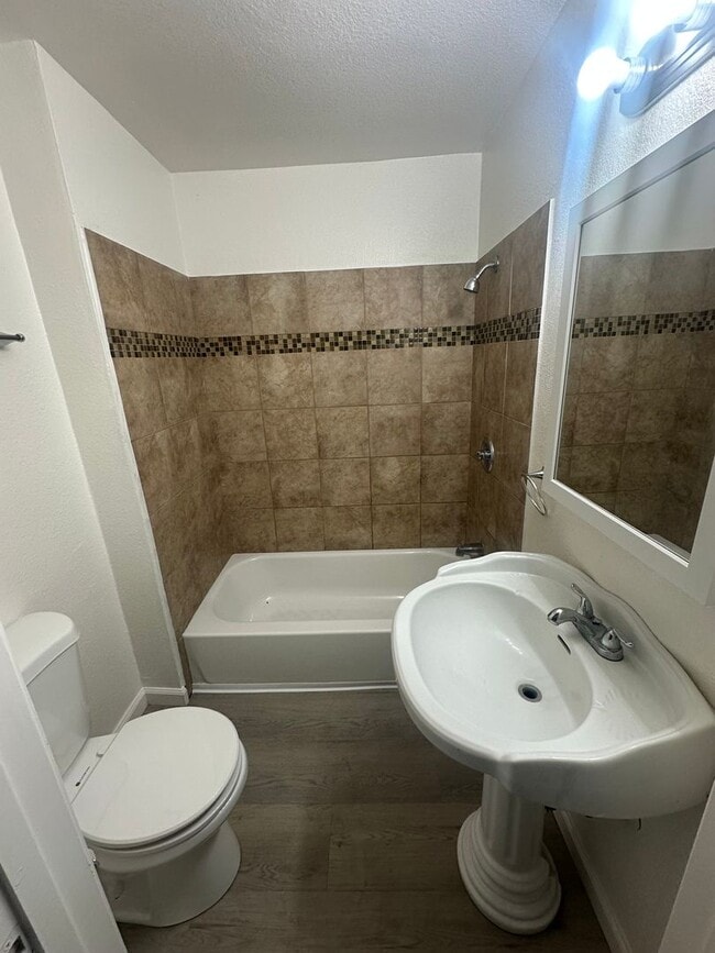 Building Photo - Remodeled 3 Bedroom, 2 Bathroom!