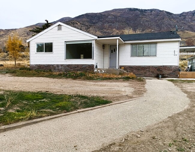 Primary Photo - 2836 Canyon Rd