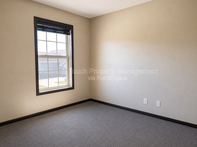 Building Photo - 4106 Clubhouse Dr S