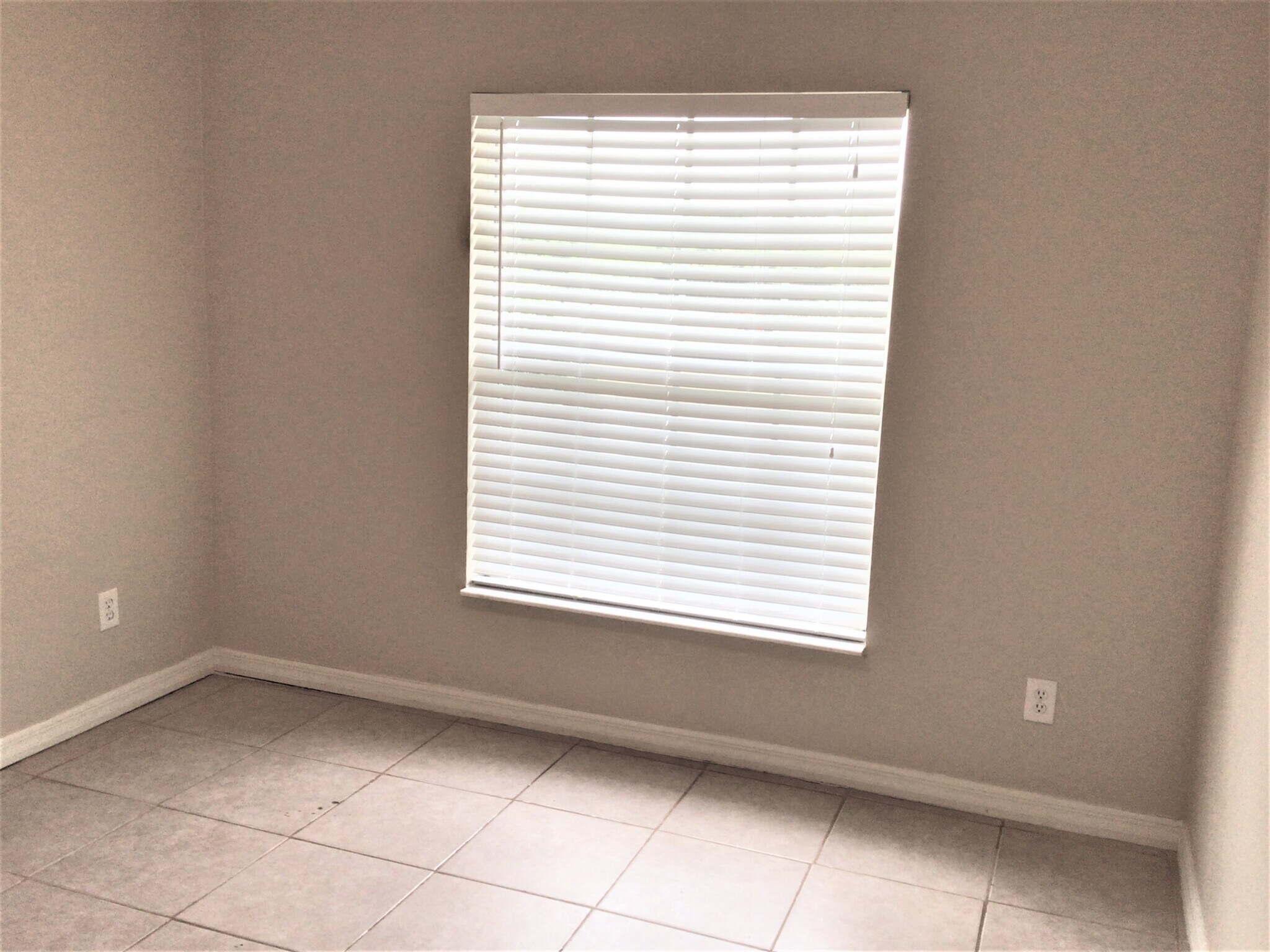 Building Photo - 821 Park Trail Dr