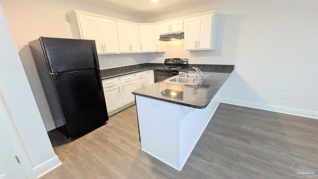 Building Photo - 313 N Navy Blvd