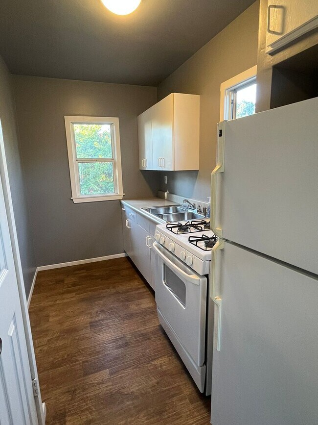 Building Photo - 8454-56 Lemon Ave