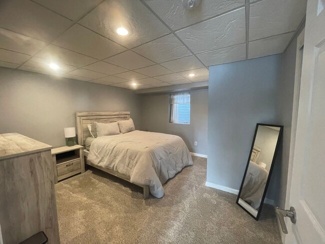 Building Photo - 3 bedroom 2 bathroom lake house for rent!