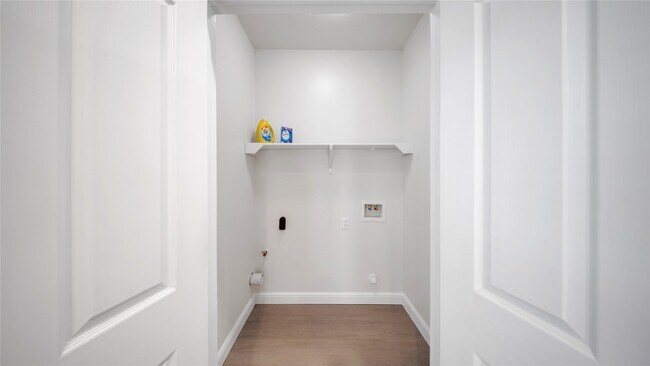 Building Photo - 8214 Peekskill Ln