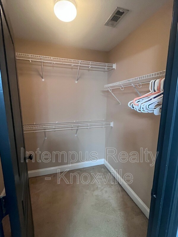 Building Photo - 1420 Hazelgreen Way