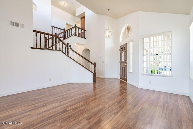 Building Photo - 376 Fresh Meadows Rd