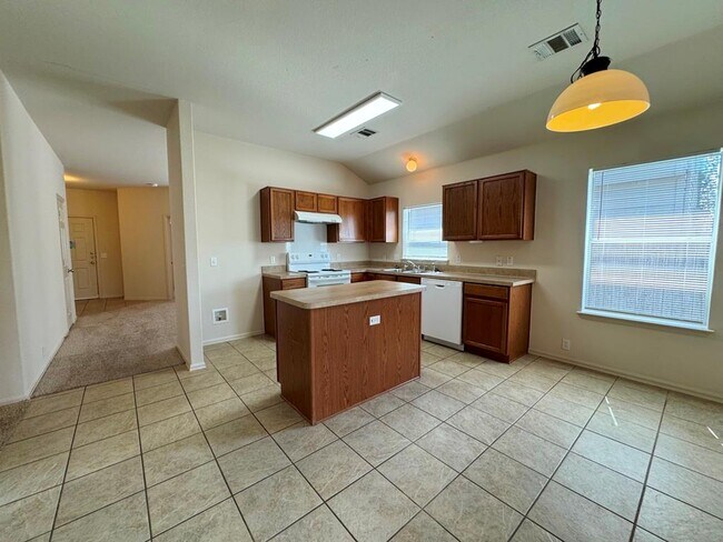 Building Photo - 172 Spruce Dr