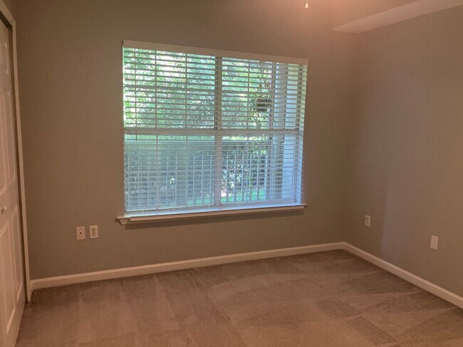 Building Photo - 2 BR / 2 BA @ The Legends