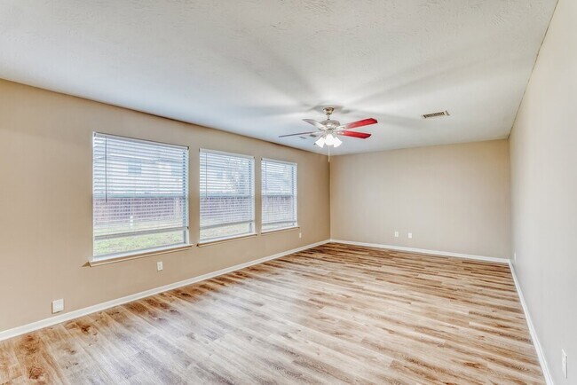 Building Photo - 6207 Winter Oak St