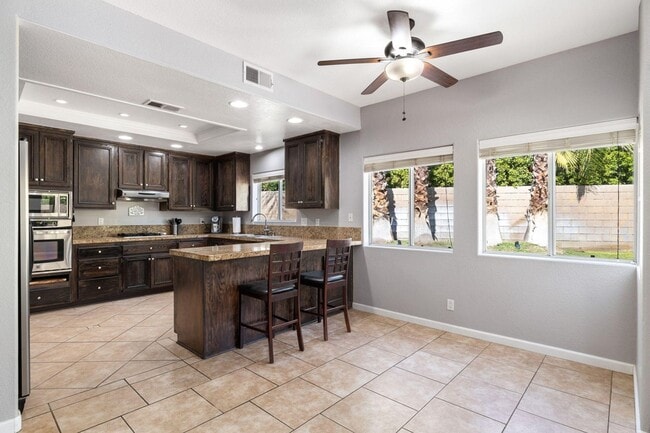 Building Photo - Pool Home in Palm Desert