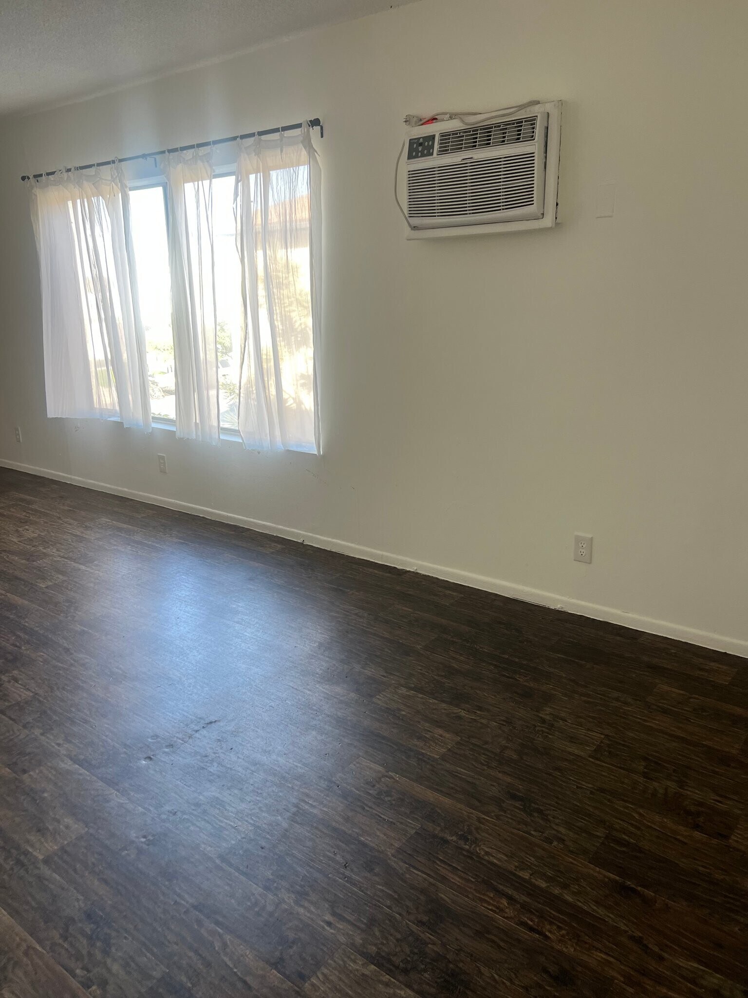 Building Photo - 3755 Vinton Ave