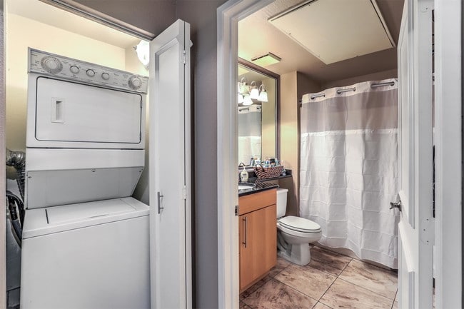 Building Photo - 260 E Flamingo Rd