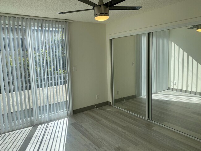 Interior Photo - can371