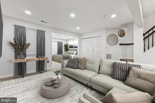 Building Photo - 10111 Tulip Tree Dr