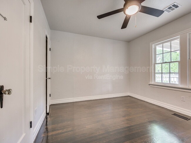 Building Photo - 2112 N Drexel Blvd