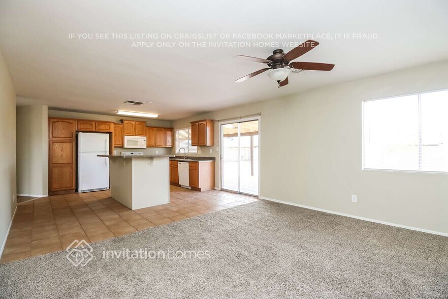 Building Photo - 811 E Hillview Cir
