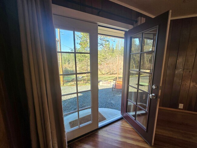 Building Photo - Calm Surrounds This Beautiful Cabin Home