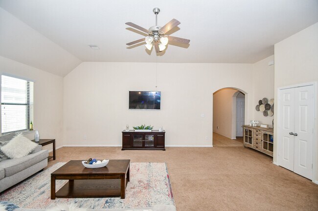 Building Photo - 5619 Drumlin Field Way