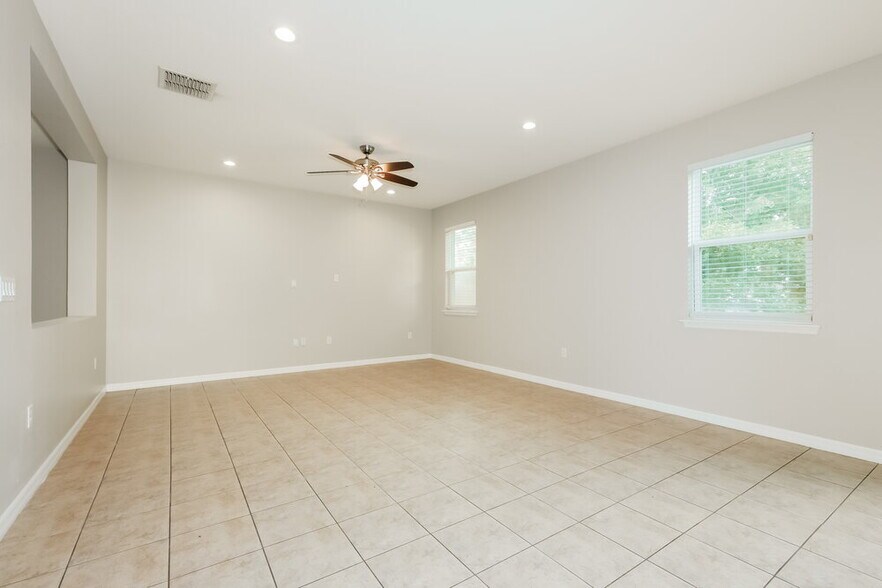 Building Photo - 1309 Canyon Oaks Dr