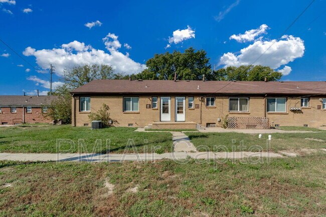 Primary Photo - 638 S Woodlawn Blvd