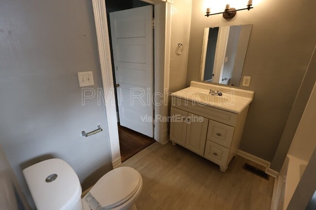 Building Photo - 104 Lee Ave