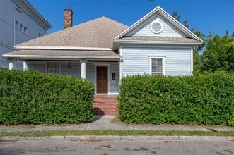 Building Photo - 906 E 11th Ave