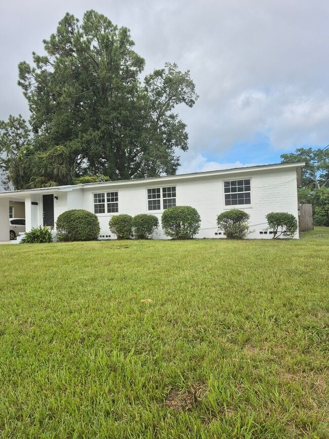 Building Photo - Welcome home