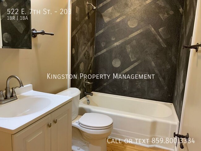 Building Photo - Remodeled 1 Bedroom Now Available! HOLIDAY...