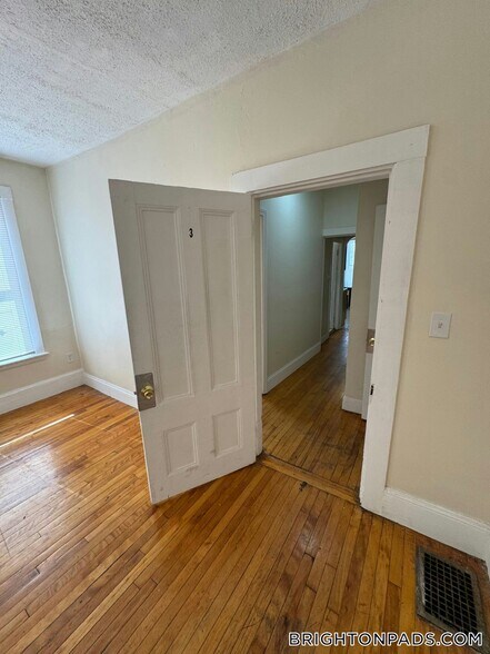Building Photo - 44 Winship St