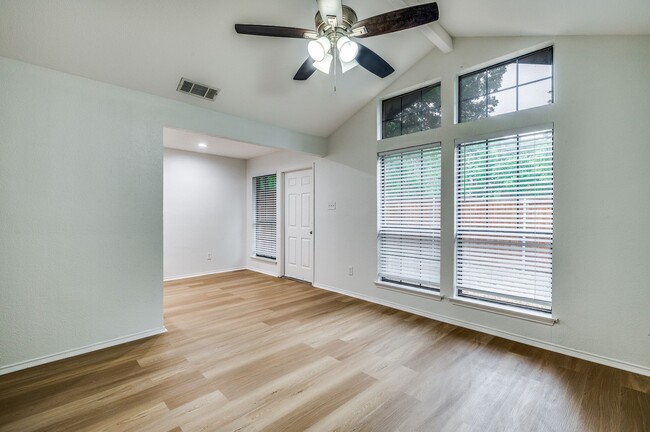 Building Photo - 117 Peachtree Ct