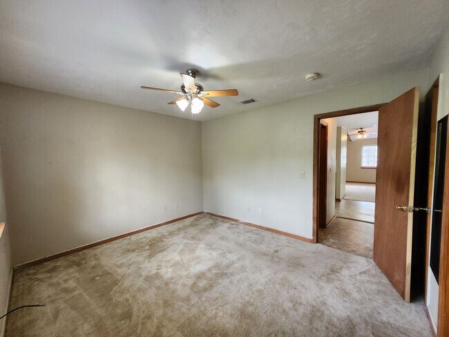 Building Photo - 3 bedroom town home for rent across from FSU Stadium August 2026 move in $1550 per month