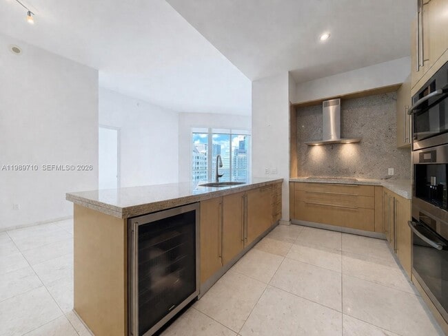 Building Photo - 900 Brickell Key Blvd