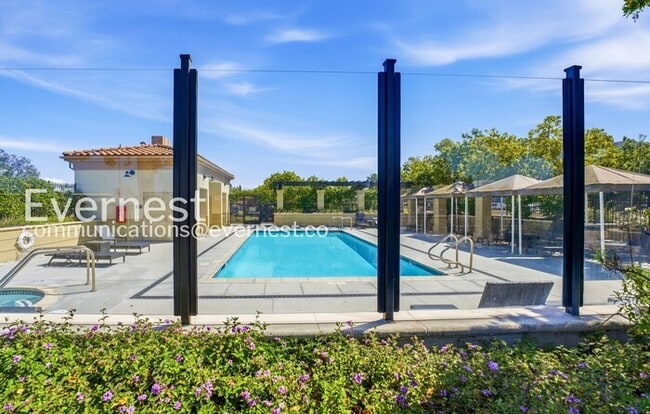 Building Photo - 1-Bed/1-Bath Condo with Pool, Spa, and Fitness Center!/Available Now!