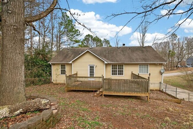 Building Photo - 3 bedroom Ranch with partially finished basement