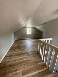 Building Photo - 2 Bedroom Home