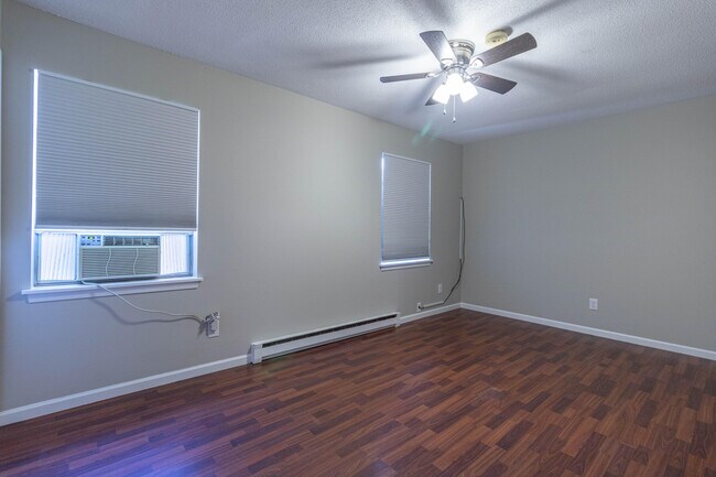 Building Photo - 1655 W Amos Dr
