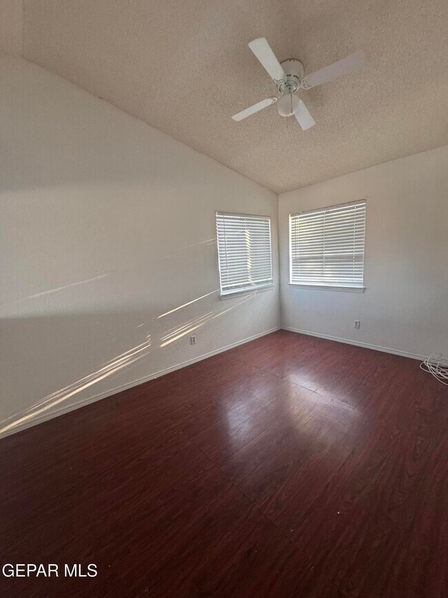 Building Photo - 3033 Tierra Humeda Dr