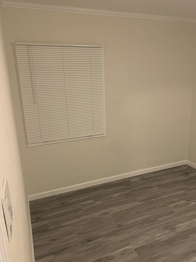 Building Photo - 6402 W 86th Plz