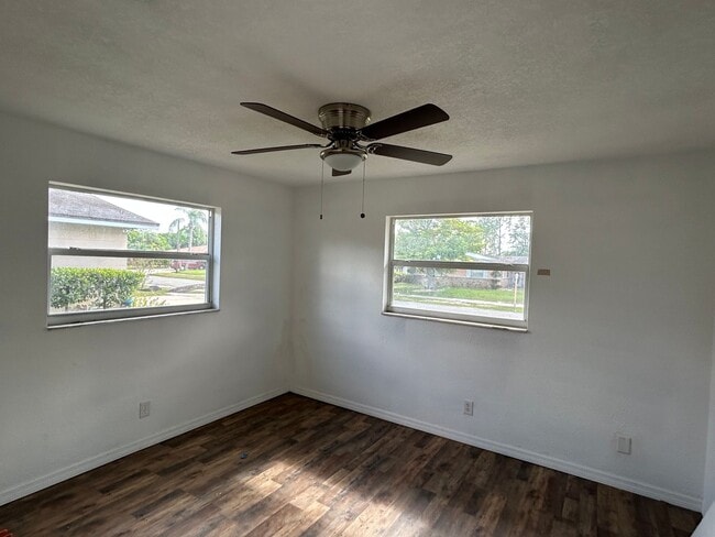 Building Photo - 3 Bed 2 Bathroom Home for Rent