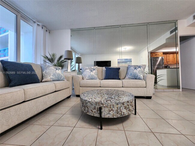 Building Photo - 3505 S Ocean Dr