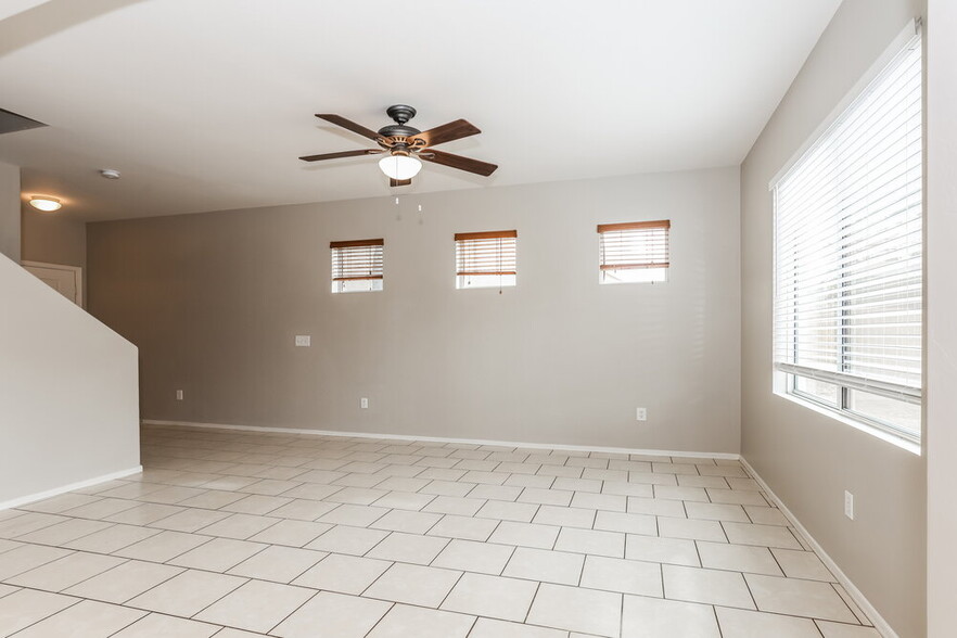 Building Photo - 7014 S 40th Ln