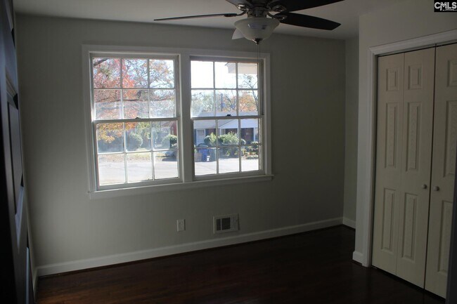 Building Photo - 955 Laurie Ln