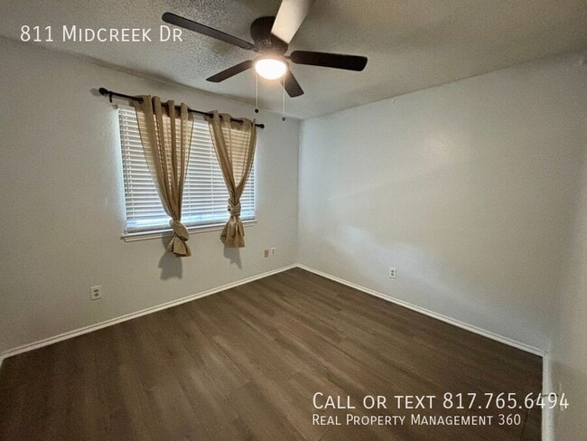 Building Photo - 811 Midcreek Dr