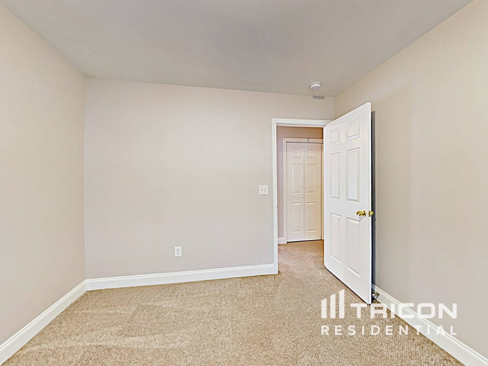 Building Photo - 2309 Saluda Dr