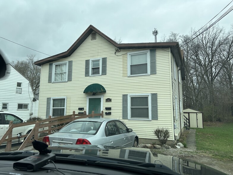 Building Photo - 1387 N Cole St