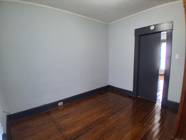 Building Photo - 35 S Griffin St