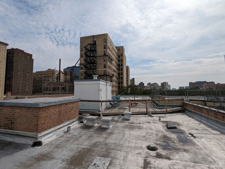 Building Photo - 445 W Barry Ave