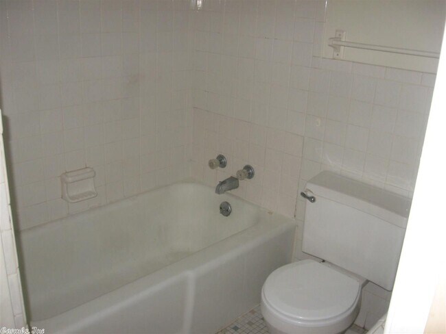 Building Photo - 200 N Fillmore St