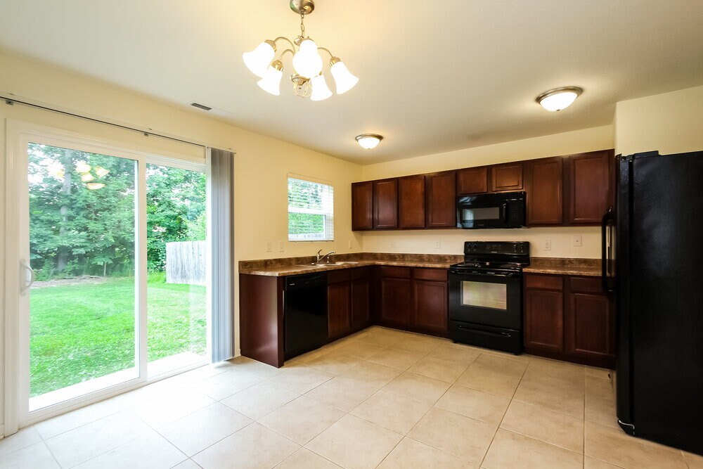 Building Photo - 1192 N Aberdeen Dr